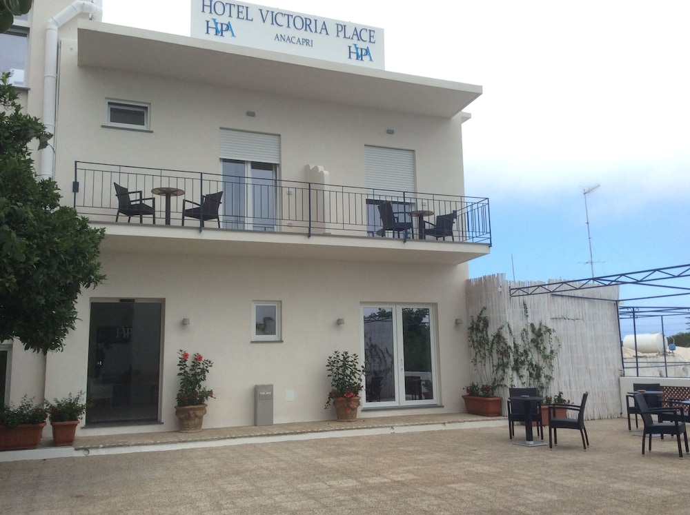 Victoria Place Hotel 1/27