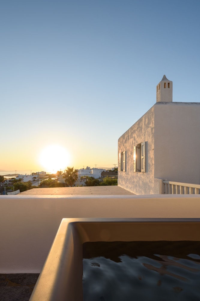 VRACHOS SUITES MYKONOS 8/75