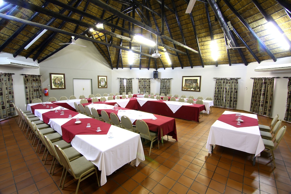 Kalahari Arms Hotel 57/69