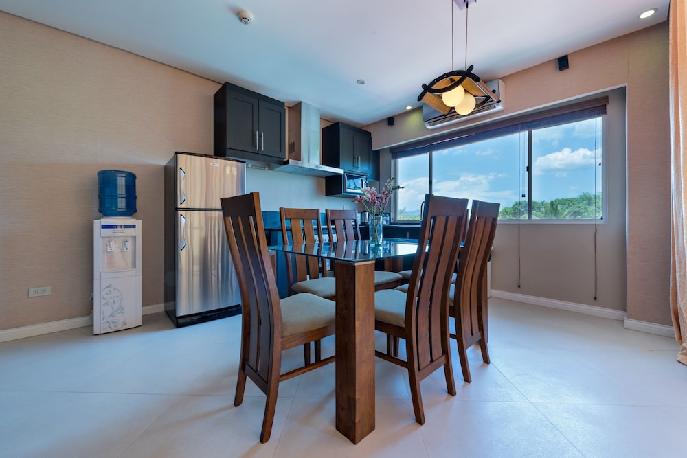 Court Meridian Hotel And Suites 22/36