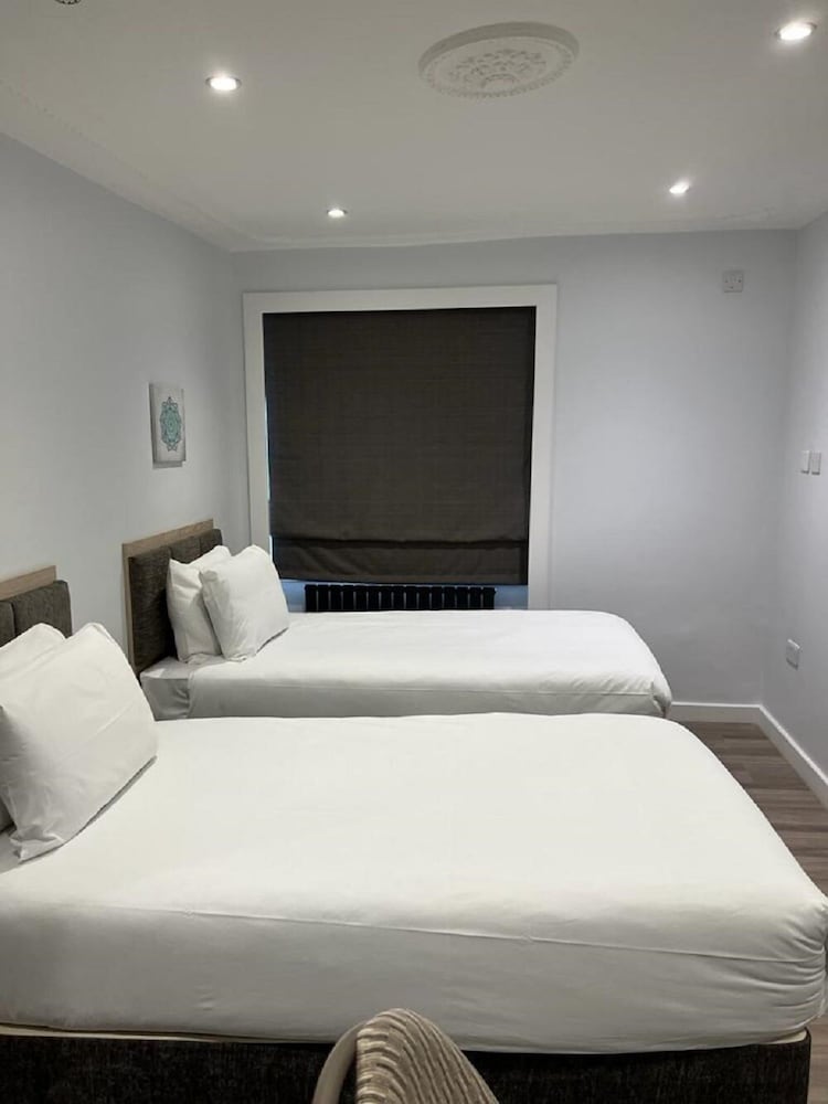 HYDE PARK SUITES 13/55