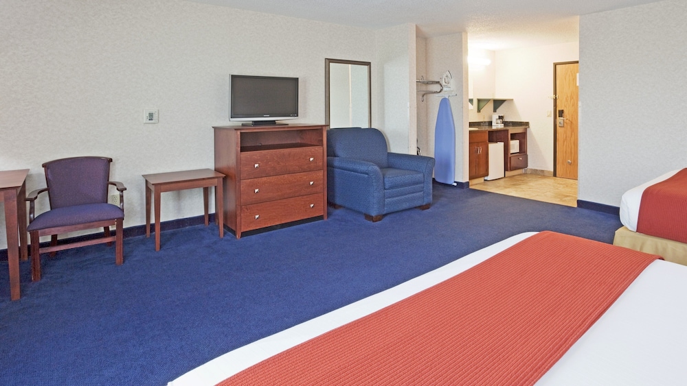 Holiday Inn Express Deforest Madison Area, an IHG Hotel 30/65