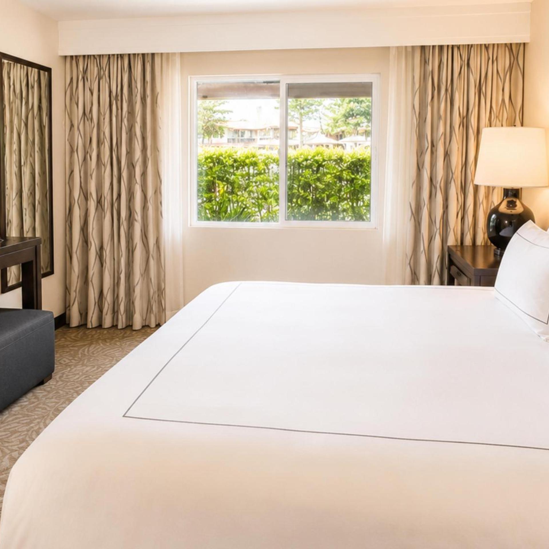 Room, King Bed, Pool View, Patio
