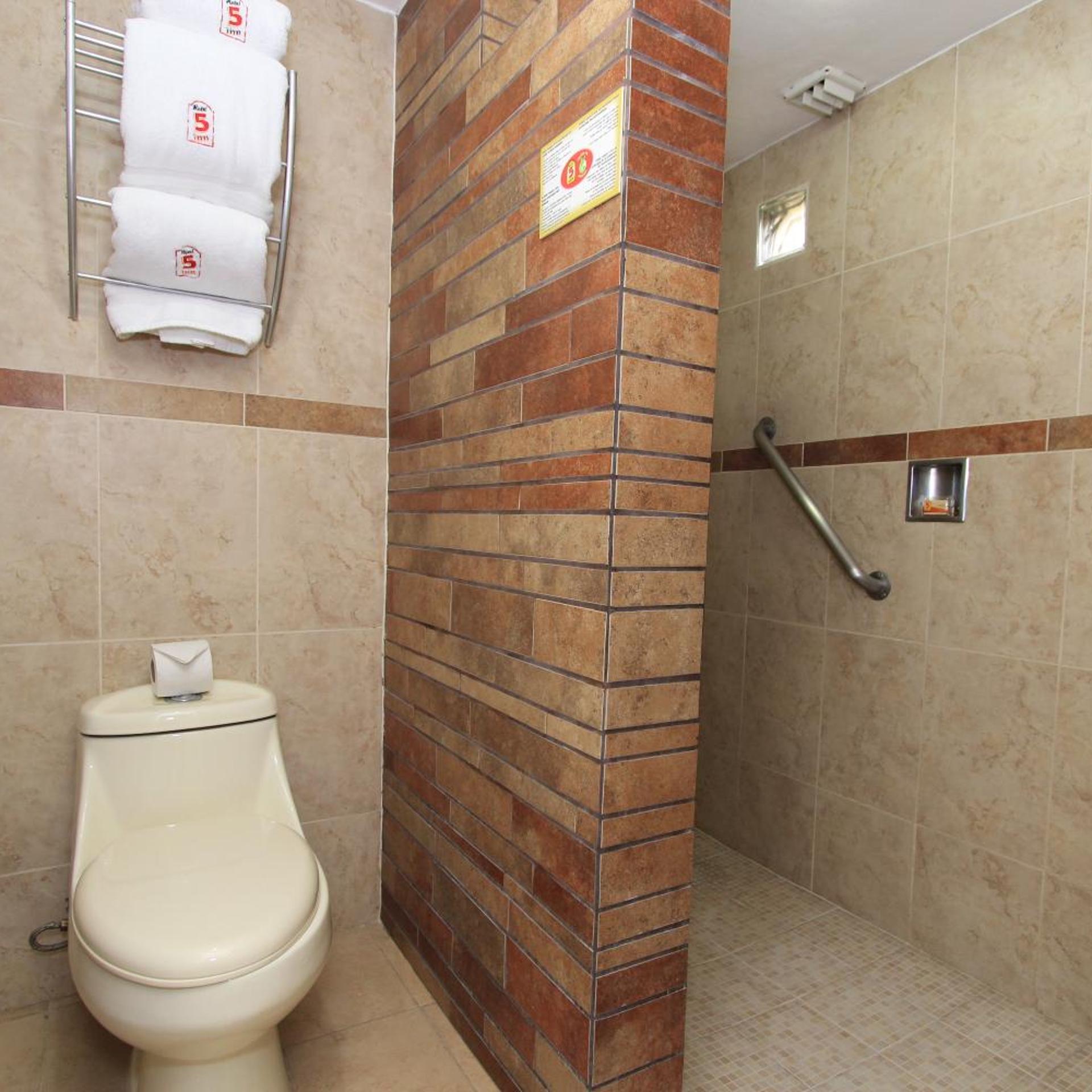 Hotel 5 Inn 50/50