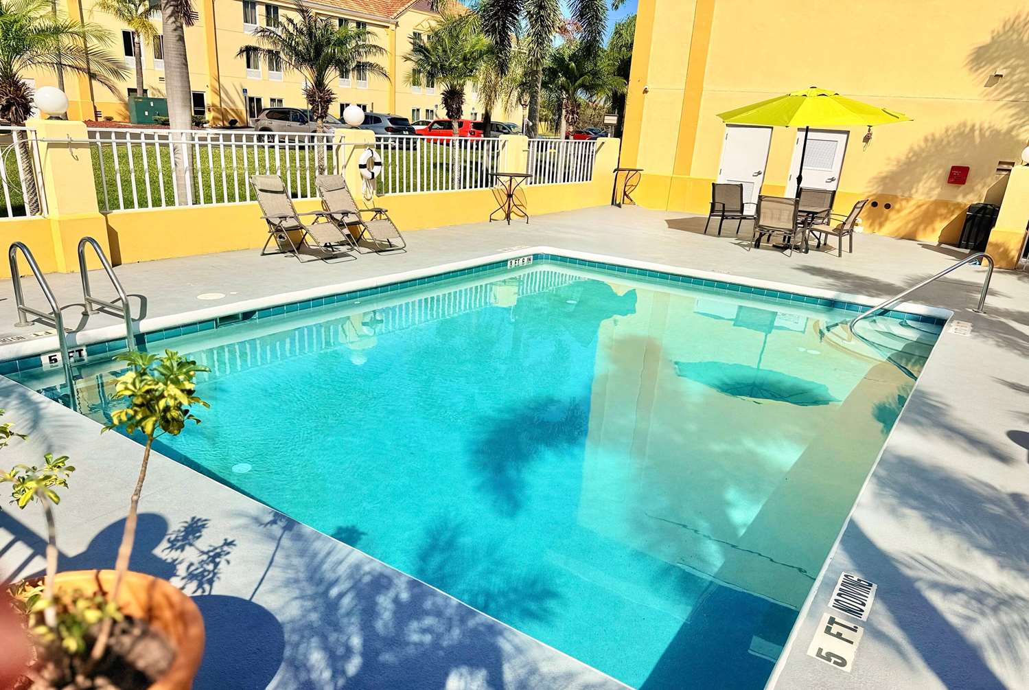 La Quinta Inn Suites Orlando Universal Area 3/21