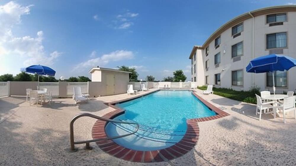 Comfort Inn and Suites Seguin, TX 3/37