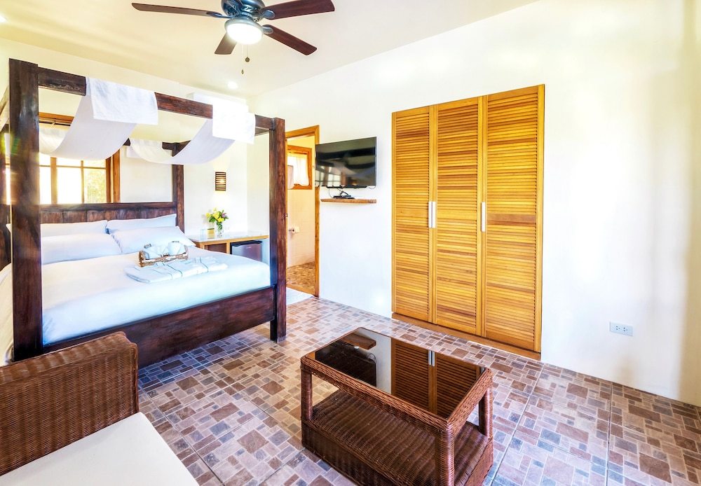 Edgewater Dive & Spa Resort 28/73