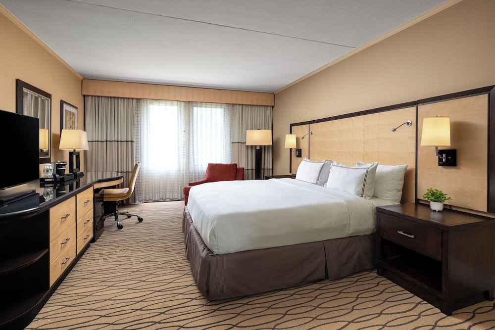 Governor, Suite, King Bed