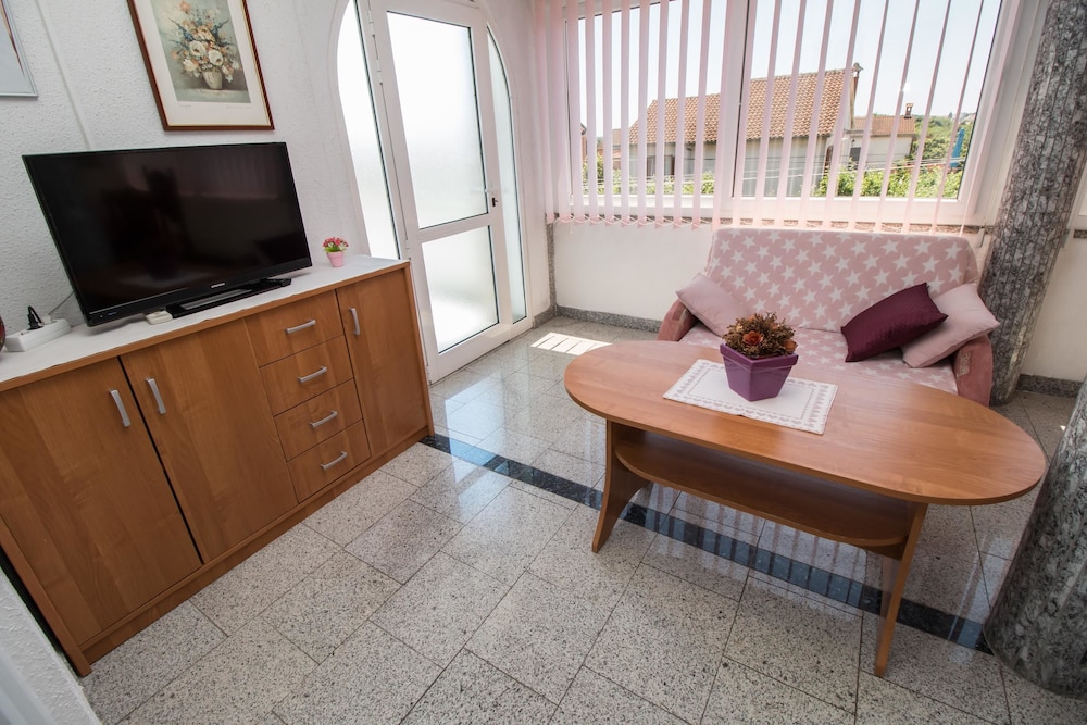 APARTMENT DIVNA 48/66