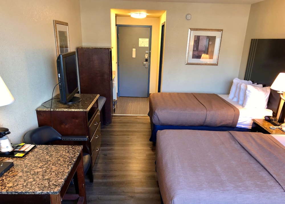 Best Western Plus Reading Inn & Suites 8/37