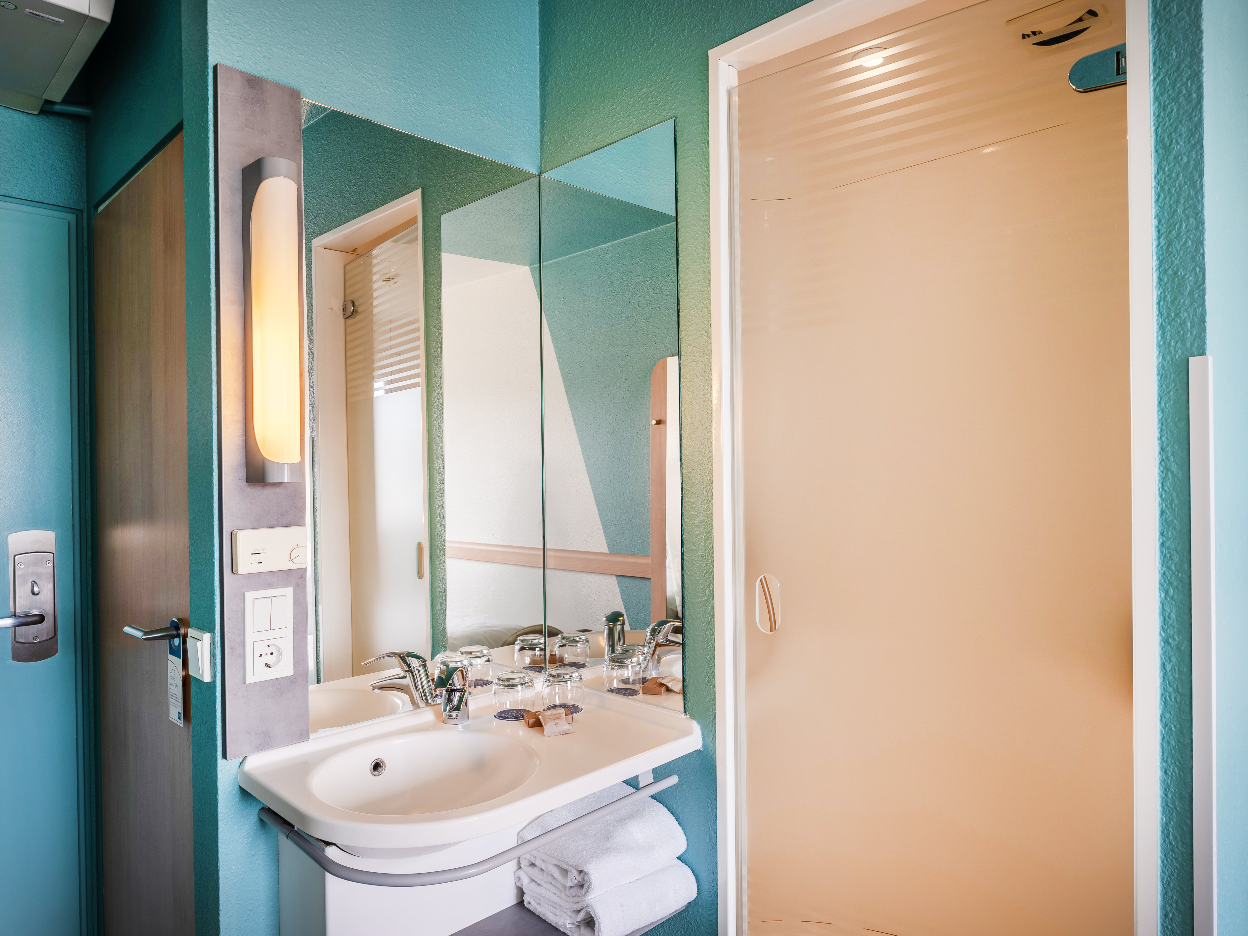 B&B HOTEL Freiburg-West 26/32
