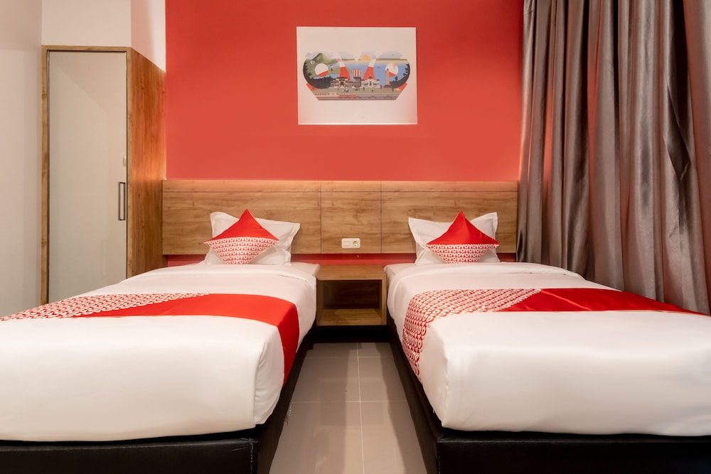 OYO 3159 Festive Inn 16/28