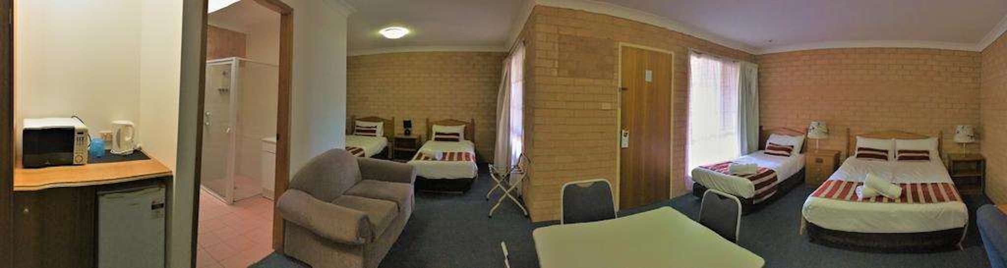 AALANA MOTOR INN 10/15