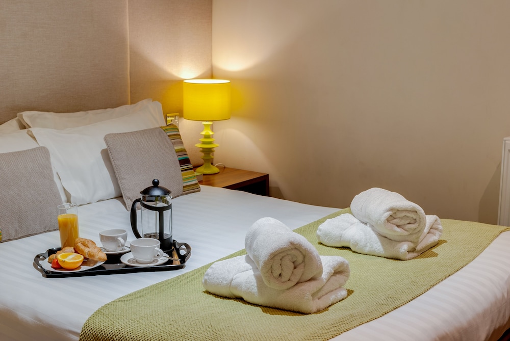 Base Serviced Apartments - City Road 18/35