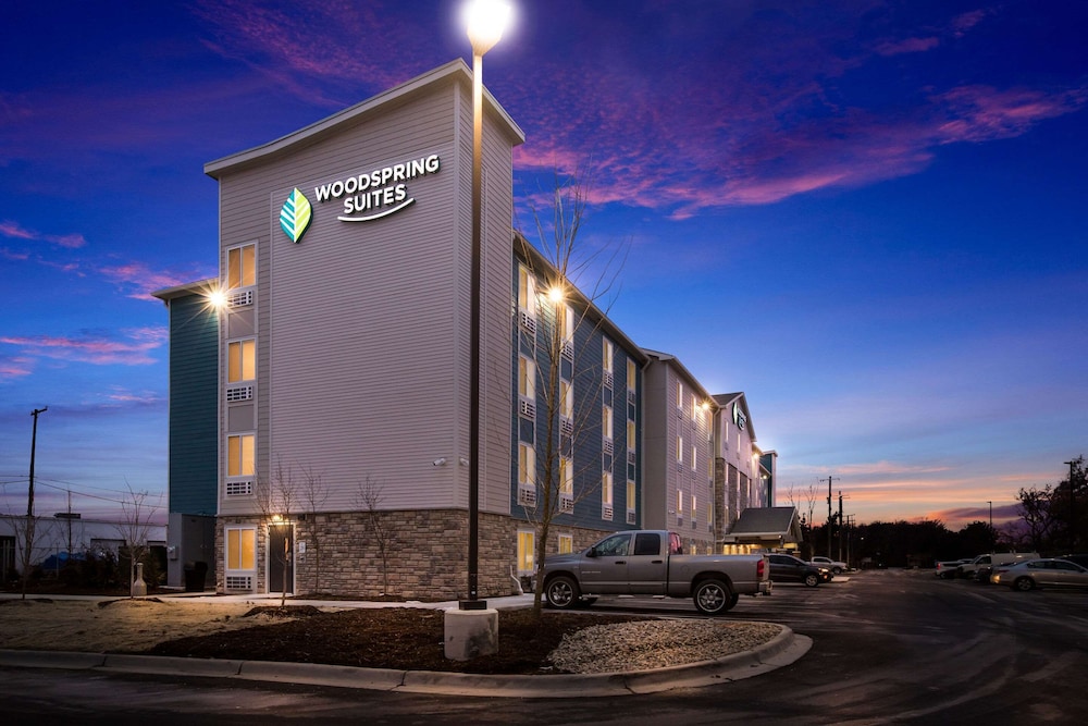 WoodSpring Suites Detroit Madison Heights 1/22