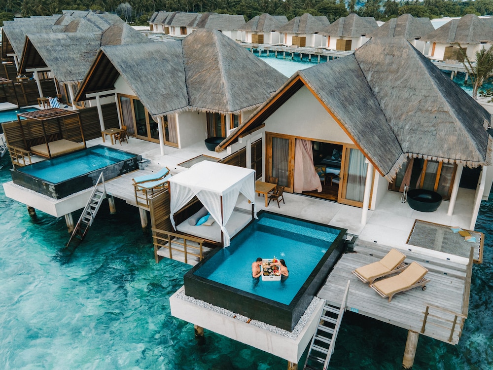 Furaveri Maldives 6/67