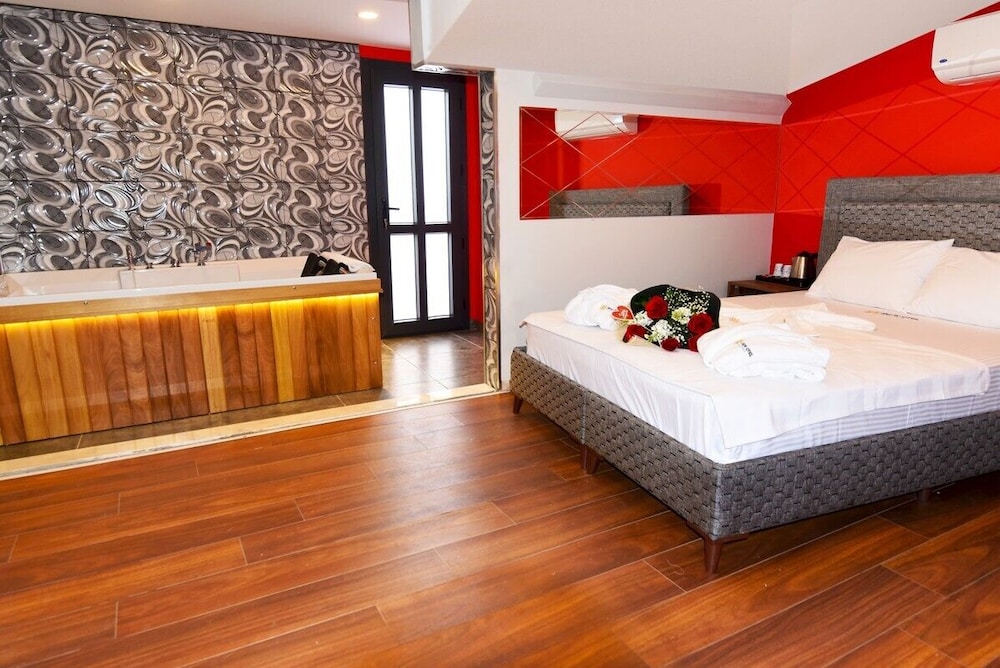 Renk Otel 3/7