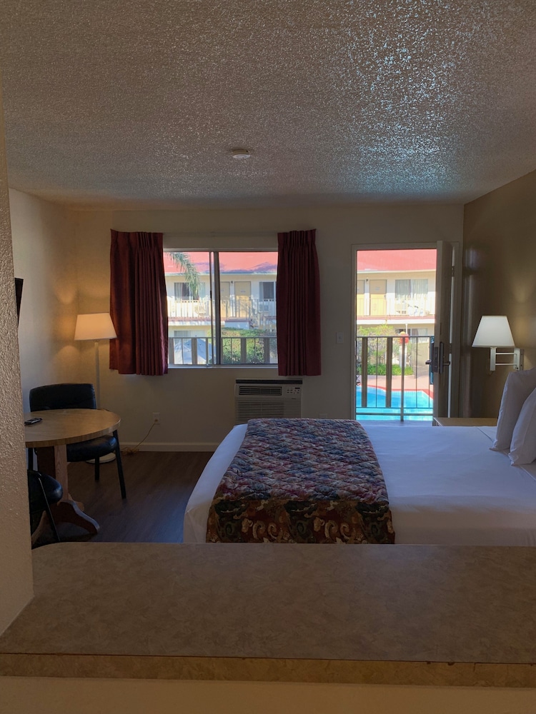 California Suites 29/55