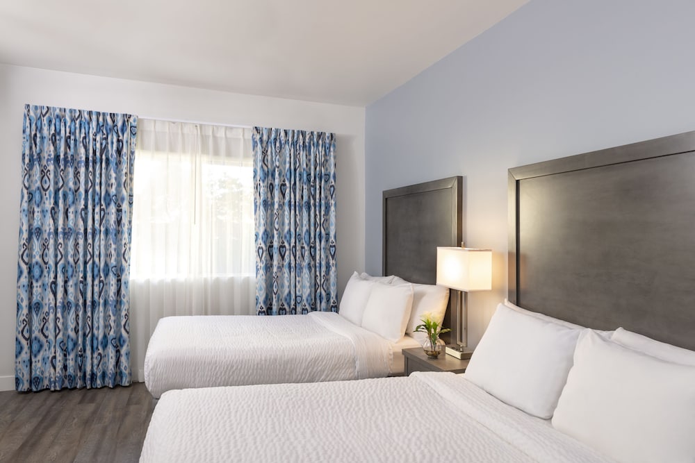 The Beachfront Inn & Suites At Dana Point 10/40