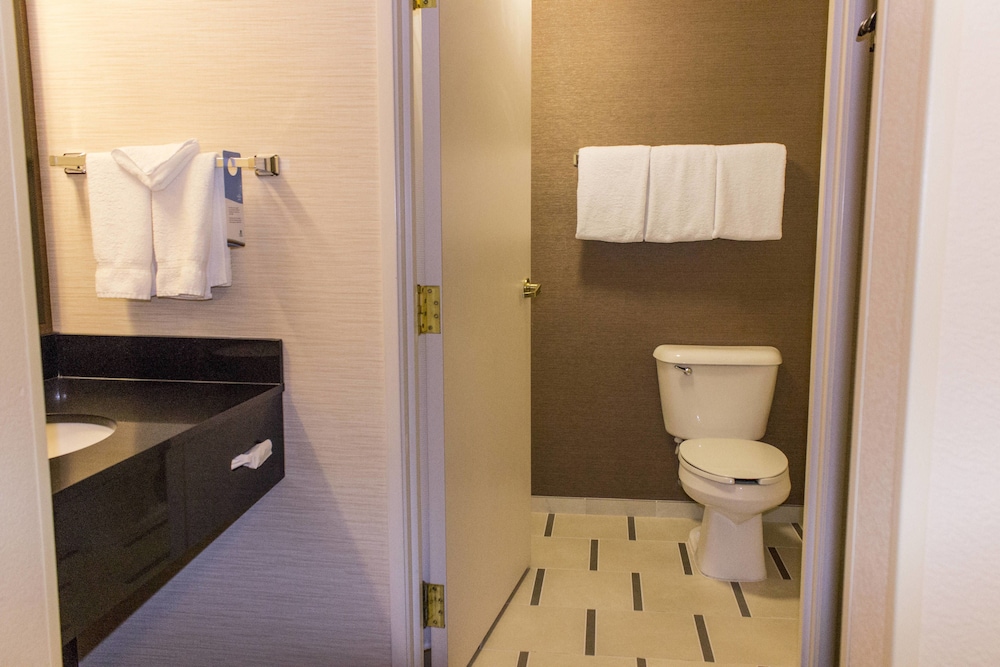 Fairfield Inn Kansas City Downtown Union Hill By Marriott 13/40