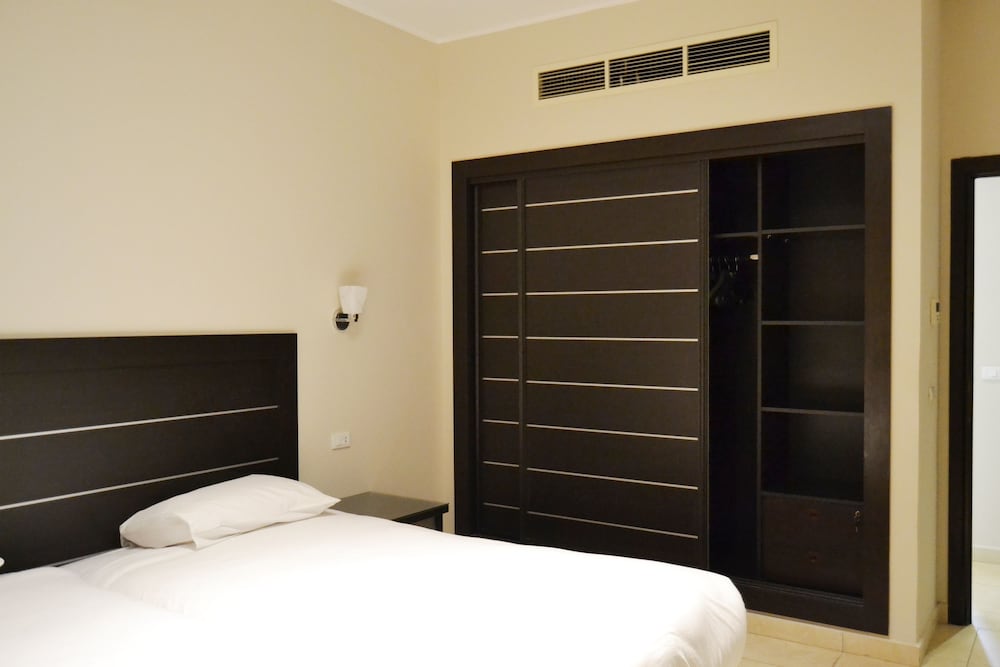 Rivoli Suites 12/48