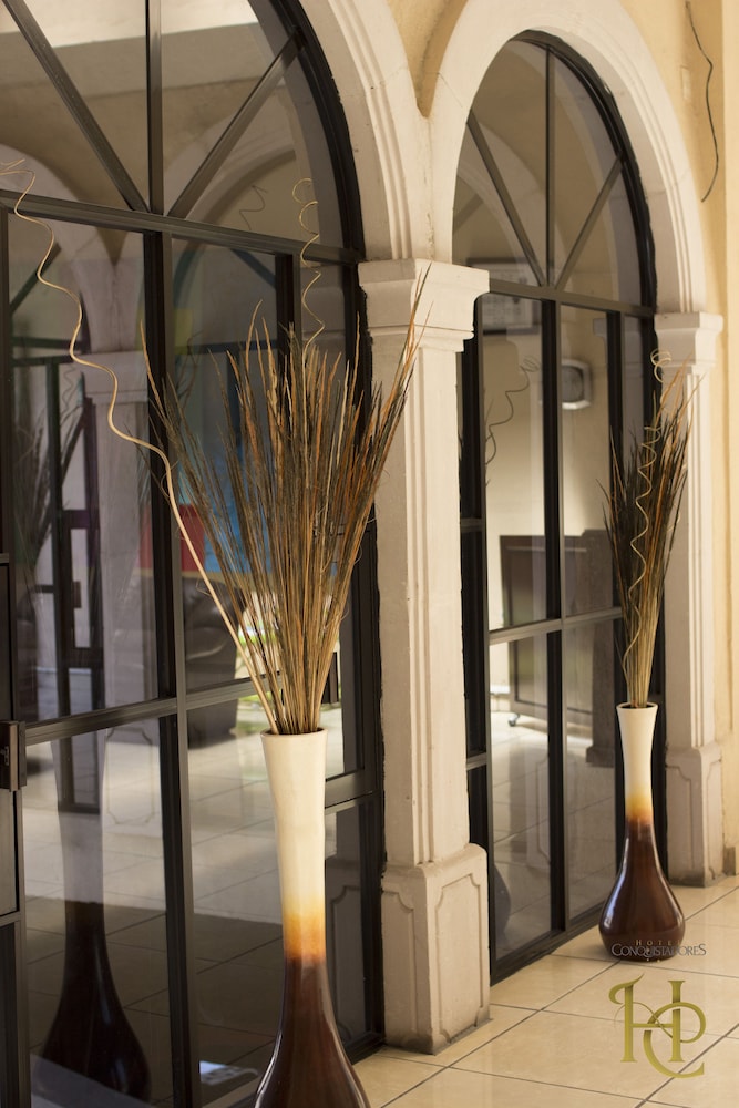 HOTEL CONQUISTADORES 22/35
