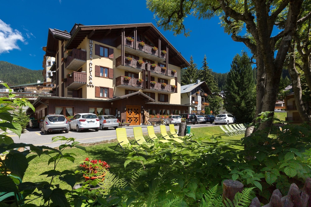 Alpina Hotel 3/68