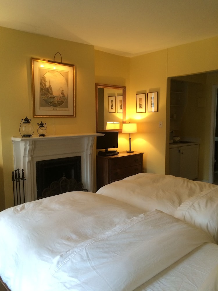 Incentra Village Guest House 14/50