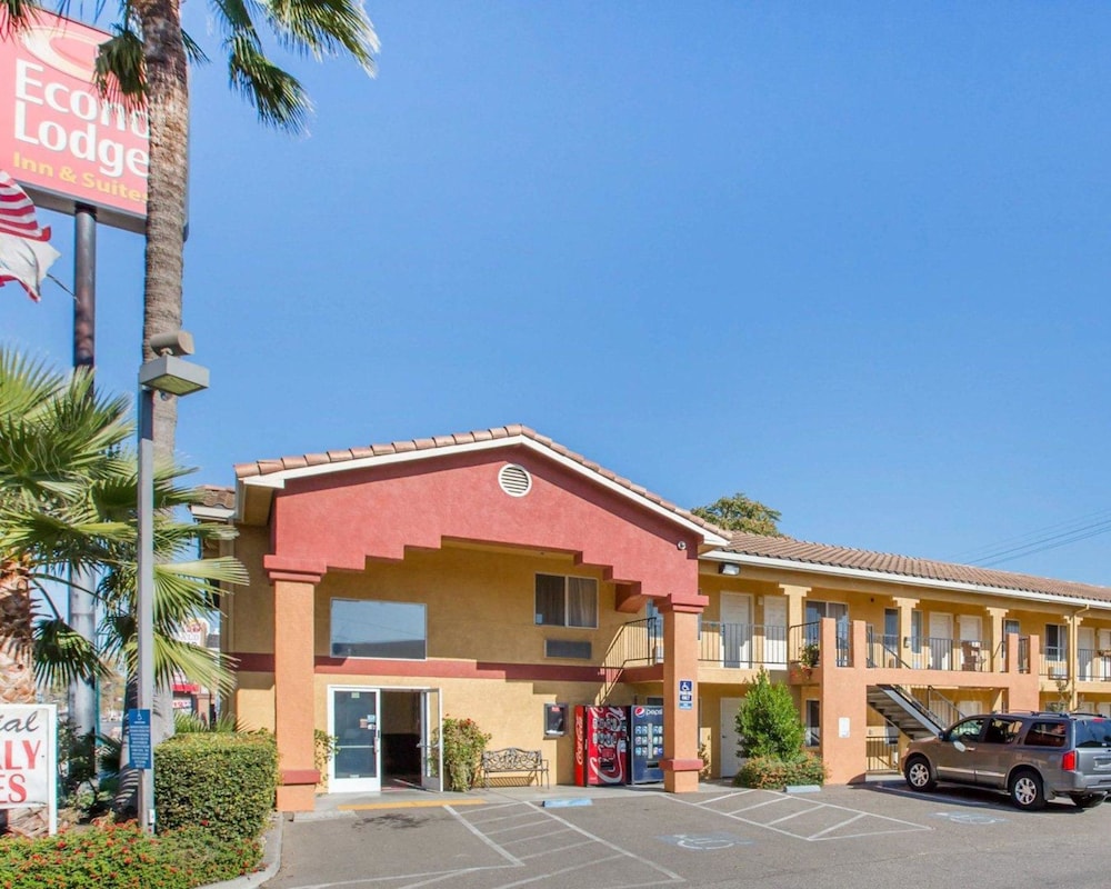 Econo Lodge Inn & Suites Lodi 3/28