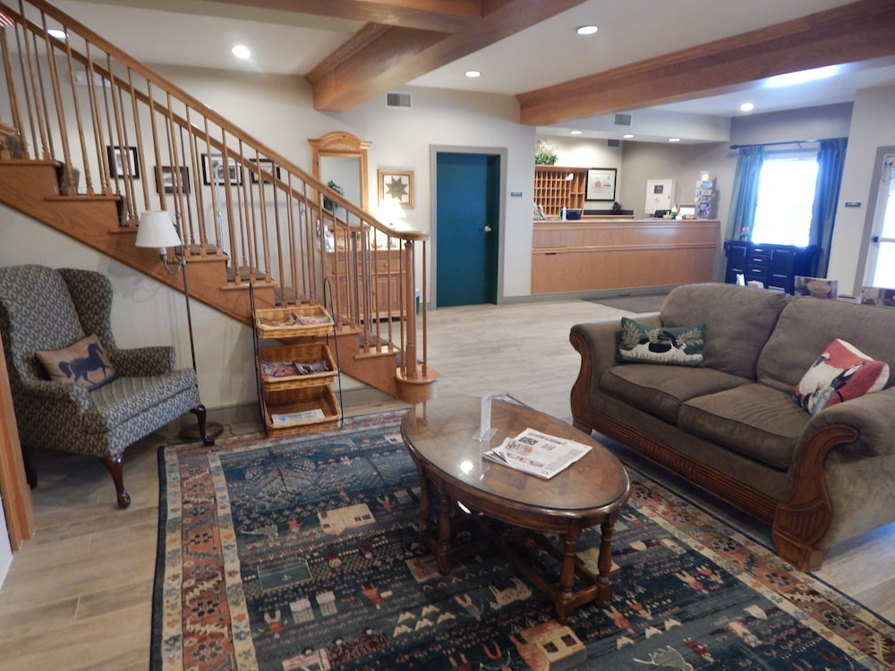 Lancaster Inn and Suites 32/64