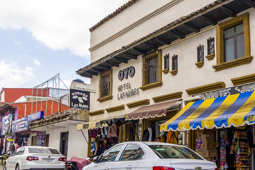 OYO Hotel Las Nubes,Mercado de Dulces y Artesanias Ambar 24/26