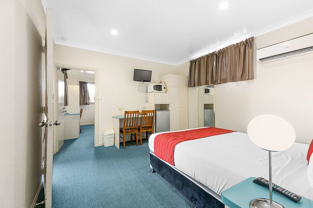 Econo Lodge Park Lane 13/29