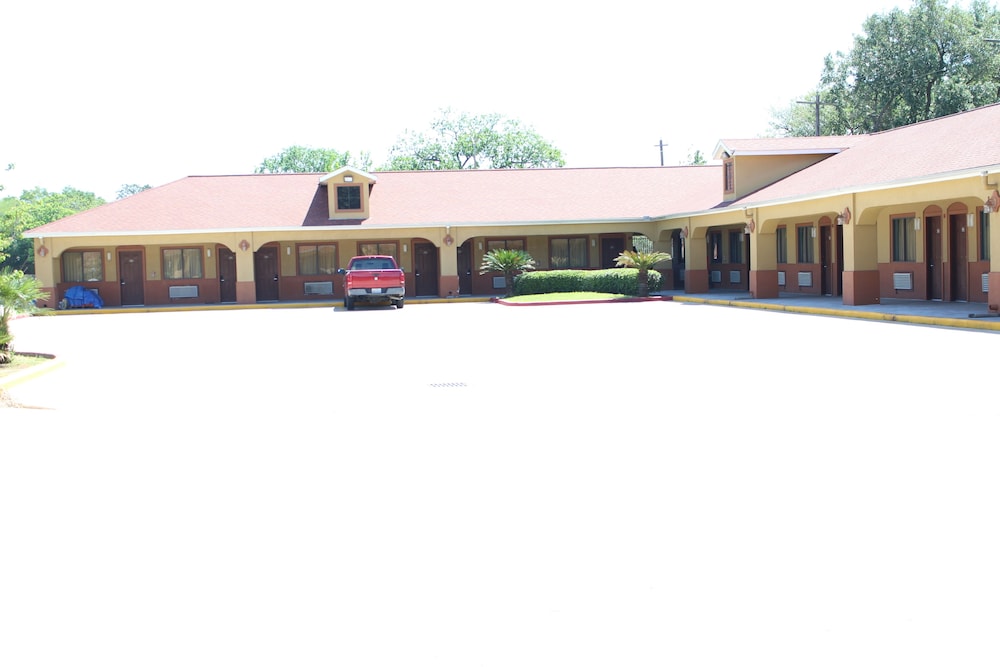 Budget Inn 3/39