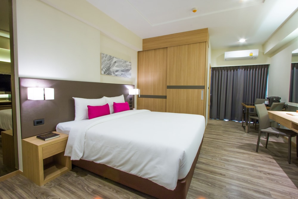 Pacific Park Hotel And Residence 24/64