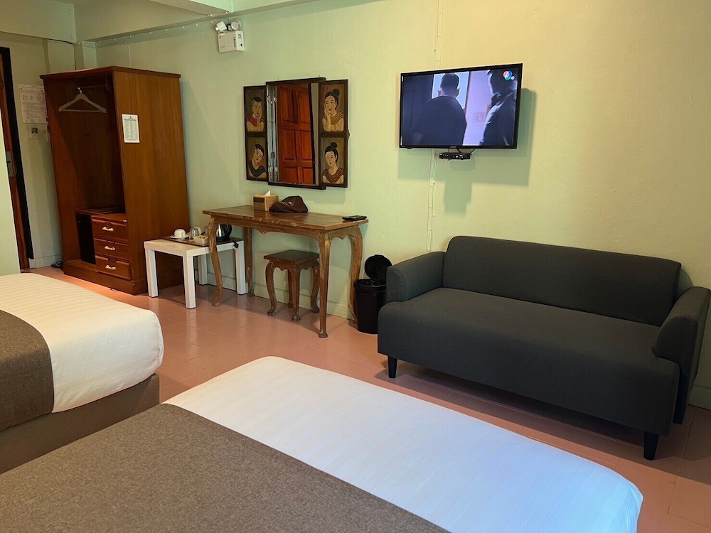 A Hotel Budget 40/61
