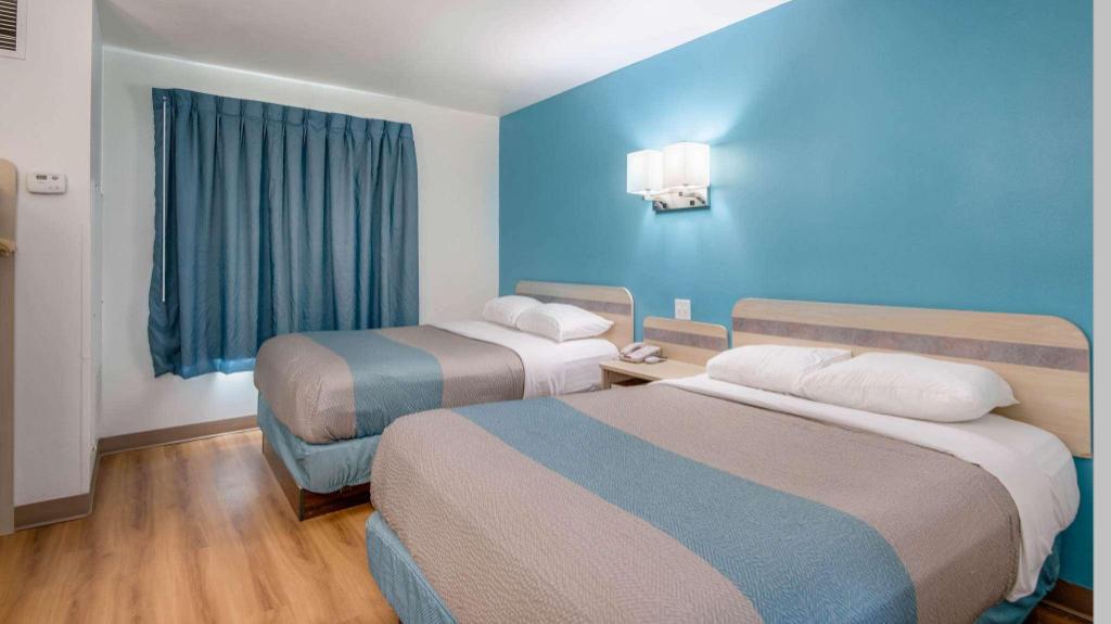 2 Full Beds - Non-smoking