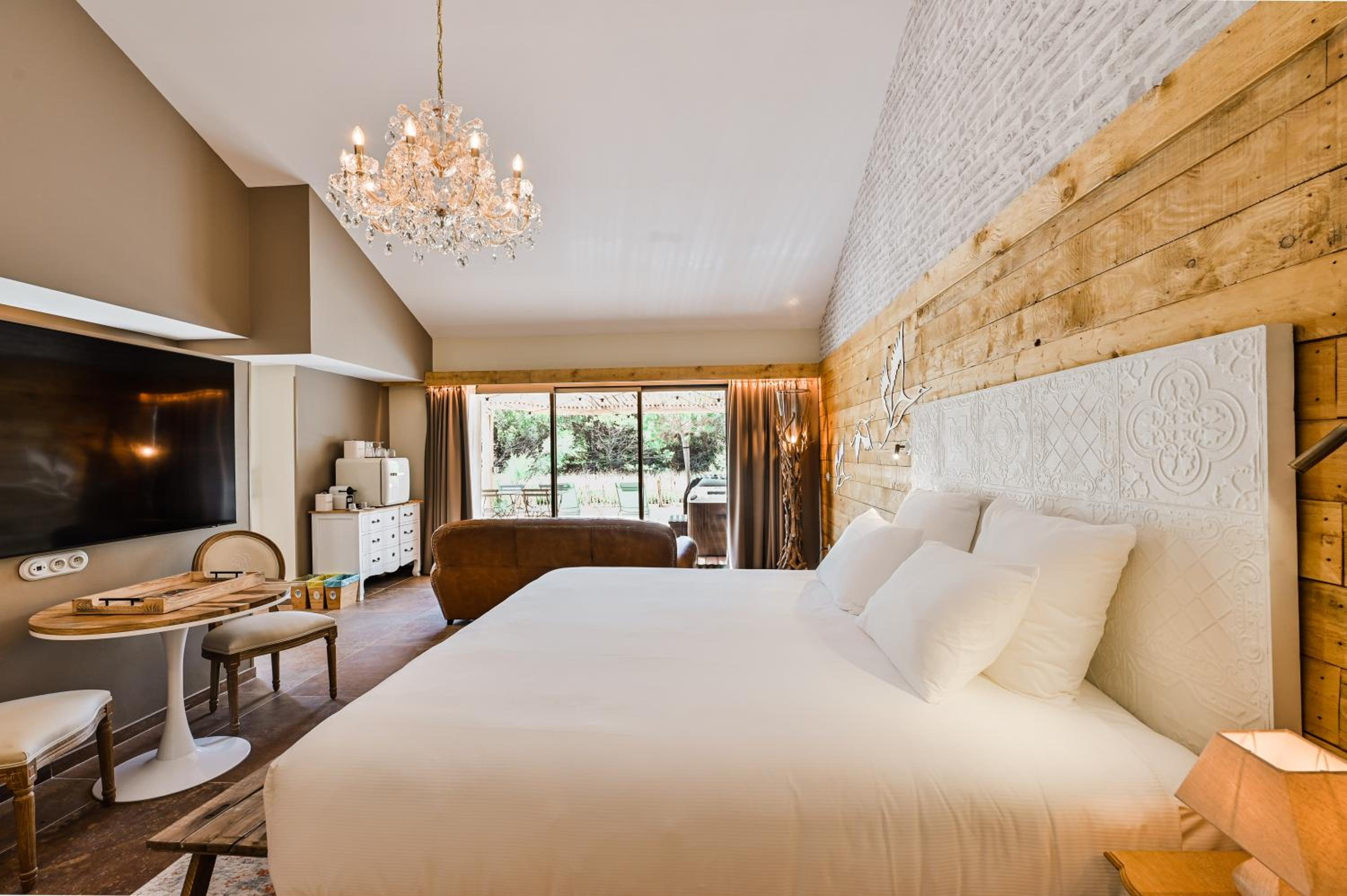 Suite, King Bed, 2 Jetted Tub