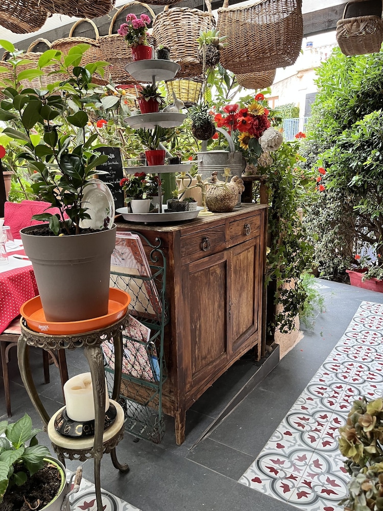 Le Patio 3/49