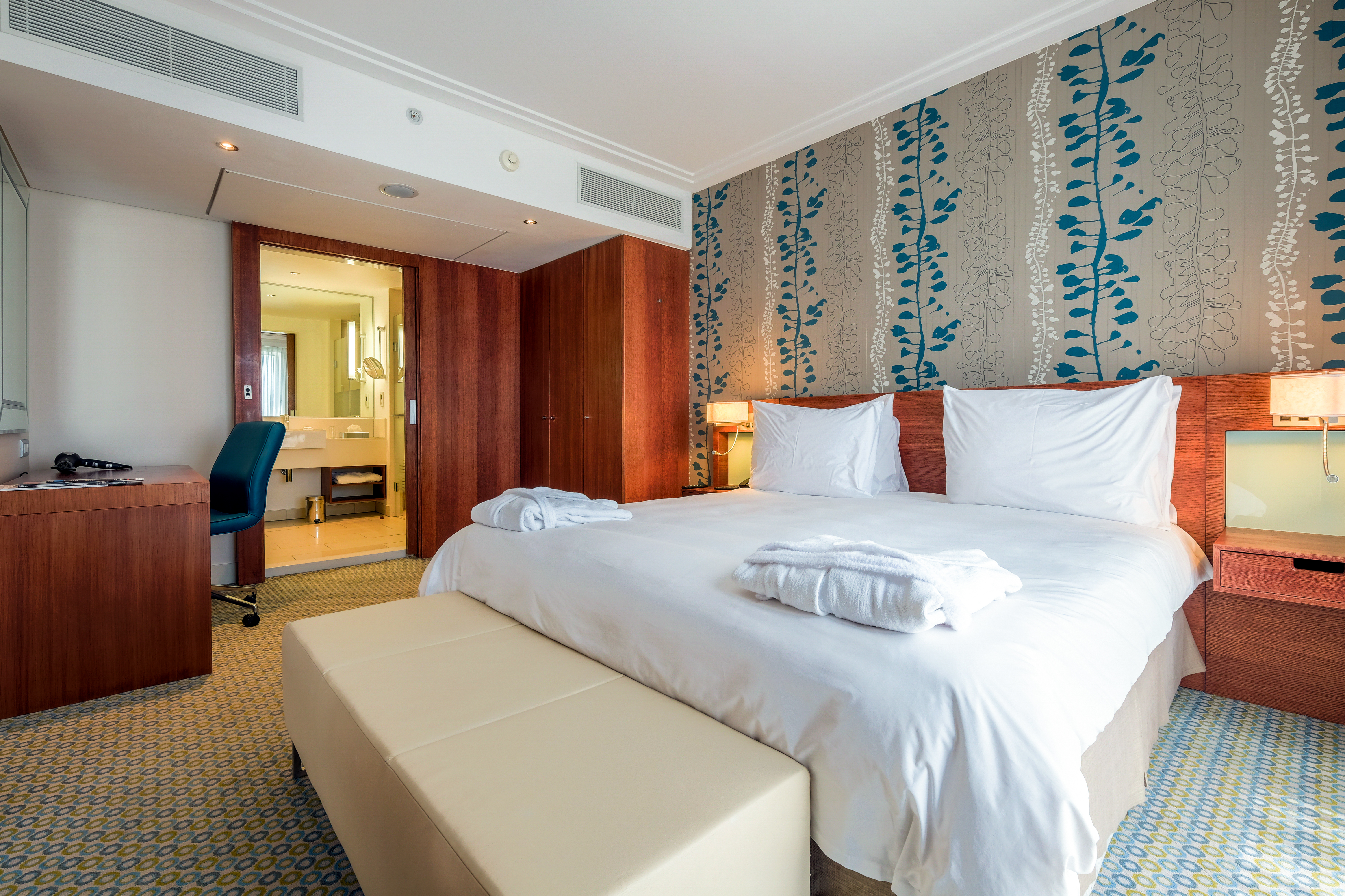Premium, Suite, Lounge Access
