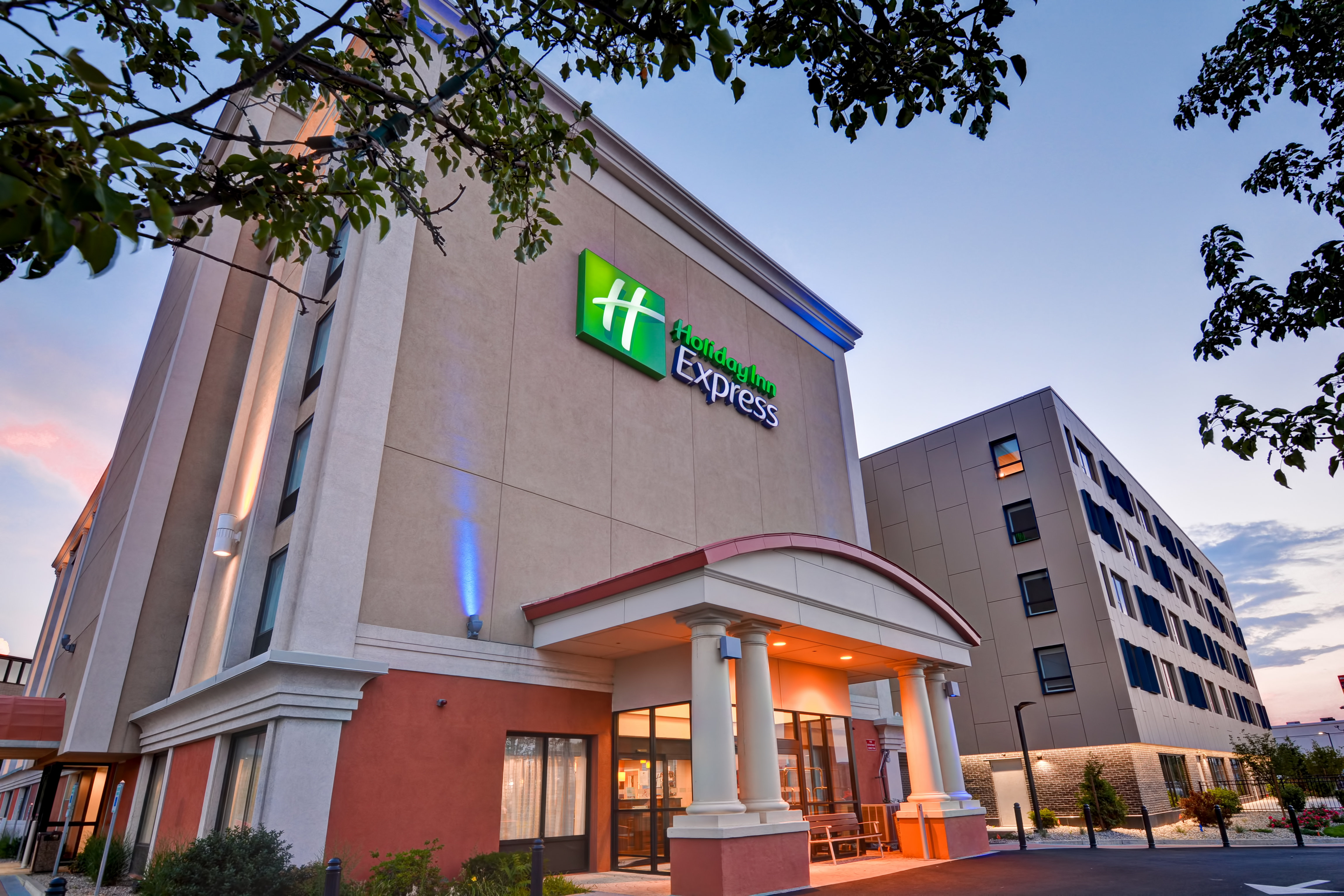 Holiday Inn Express Boston 4/63