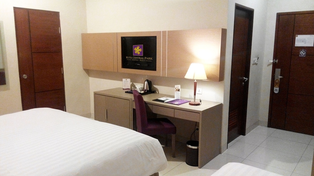 Standard, Triple, 3 Beds, No Window، Kuta Central Park Hotel 8/10