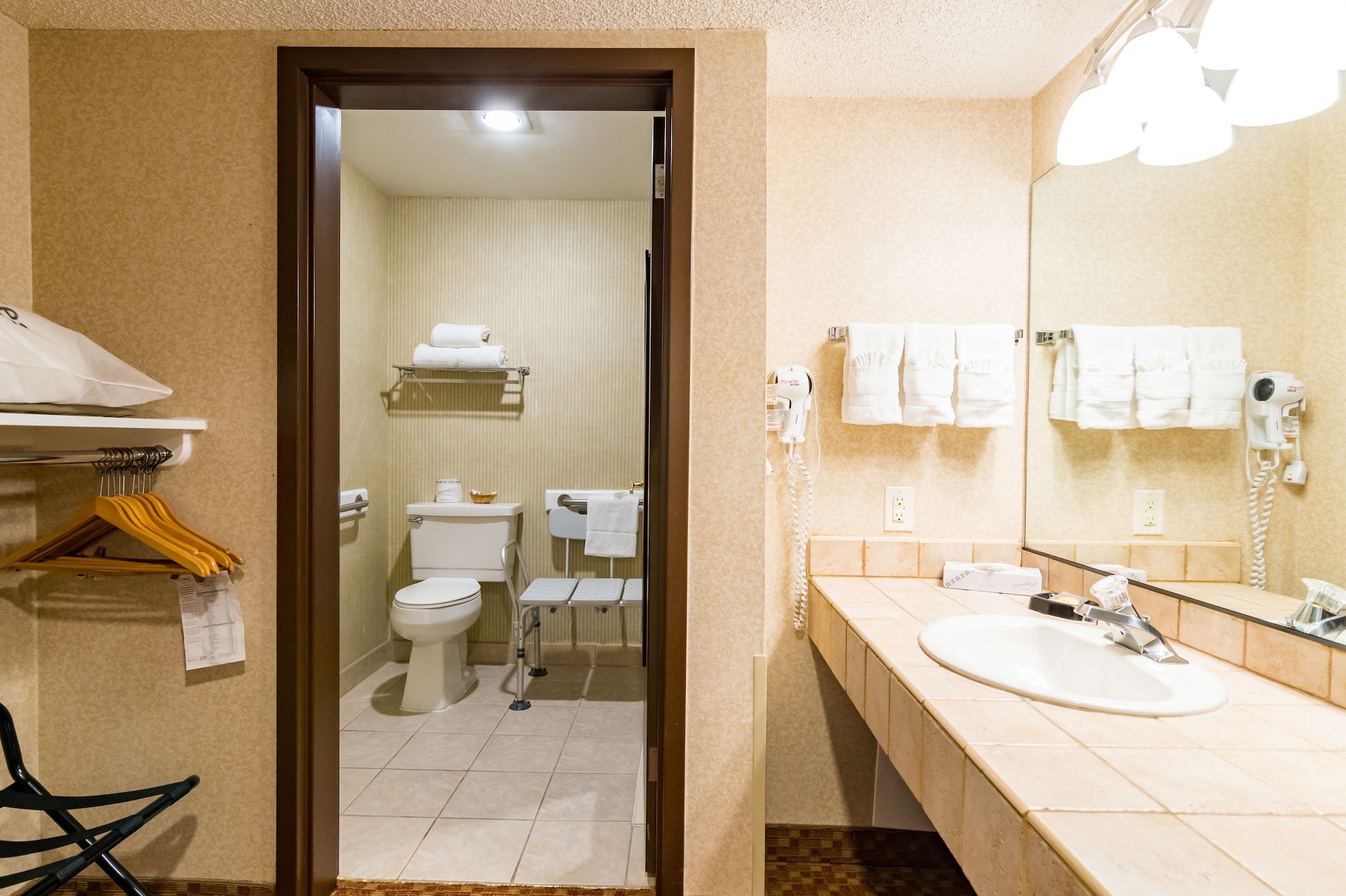 غرفة قياسية بسريرين كوين لذوي الإعاقة، SureStay Plus Hotel by Best Western Reno Airport 9/10