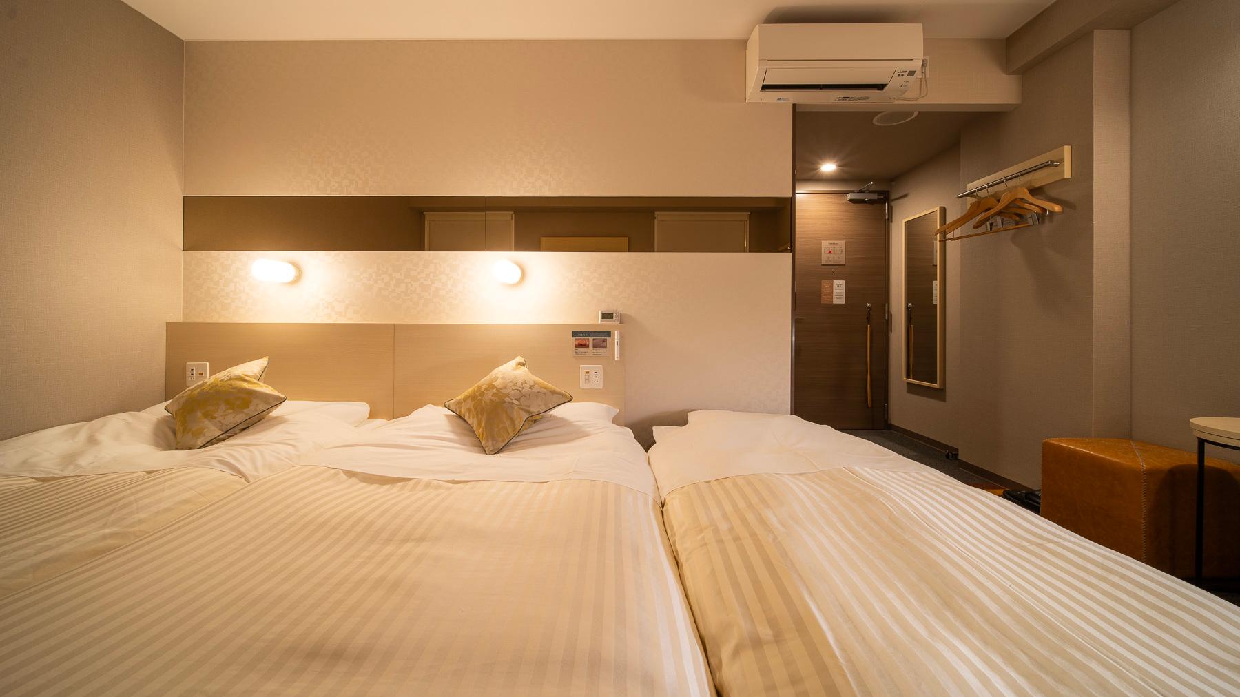 Hollywood, Standard, Twin Beds, Sofa