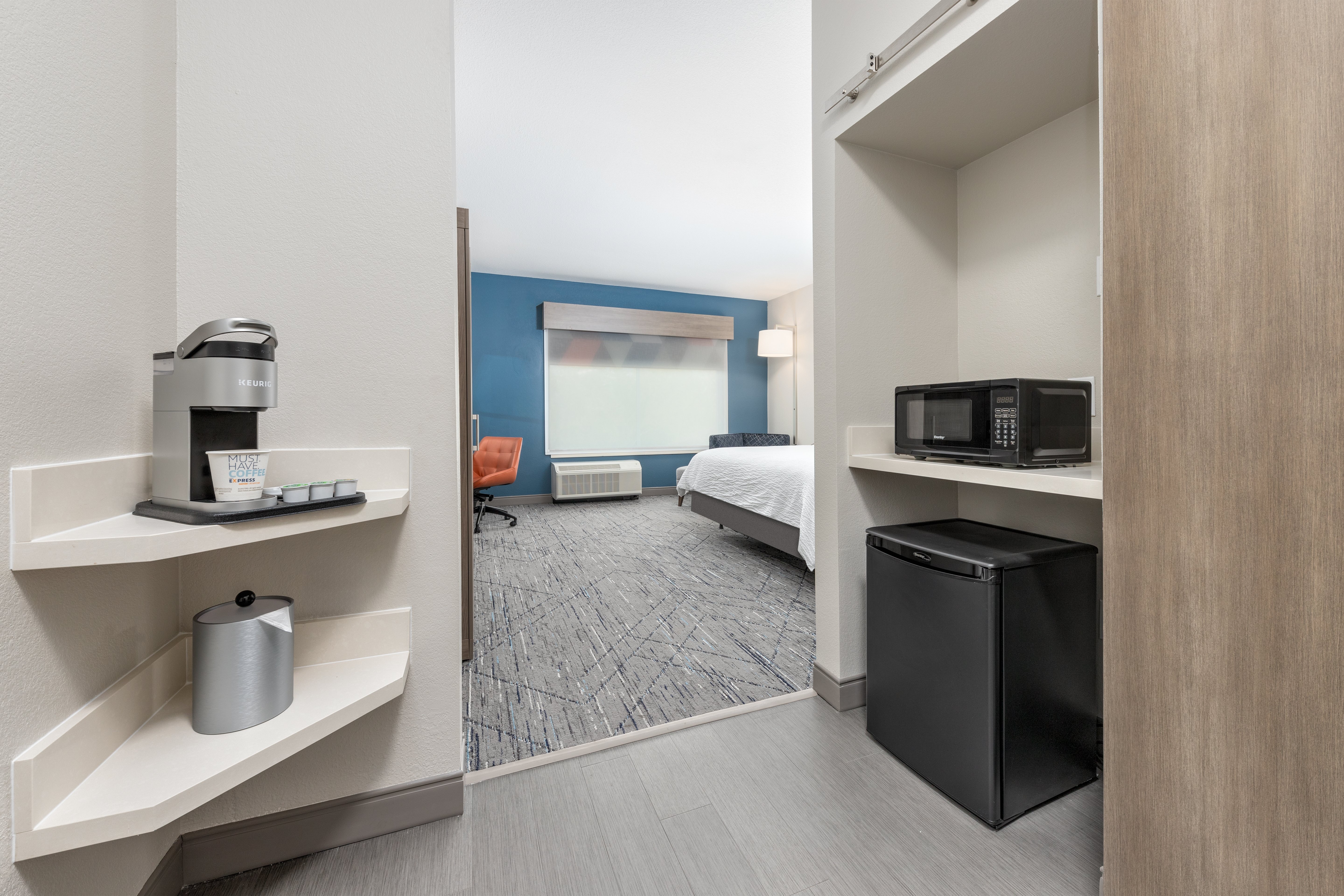 غرفة قياسية بسرير كينج لذوي الإعاقة، Holiday Inn Express & Suites Austin Airport East 8/8
