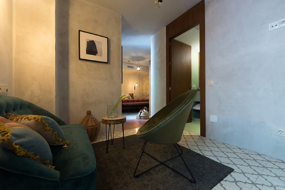 THE RIAD 25/28