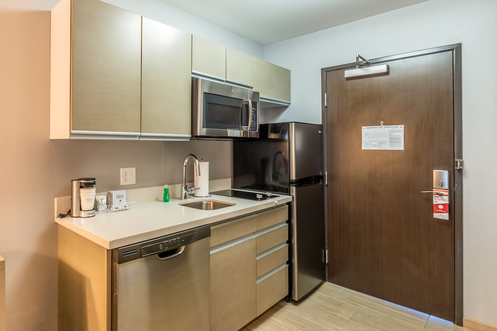Hawthorn Suites by Wyndham Loveland 32/43