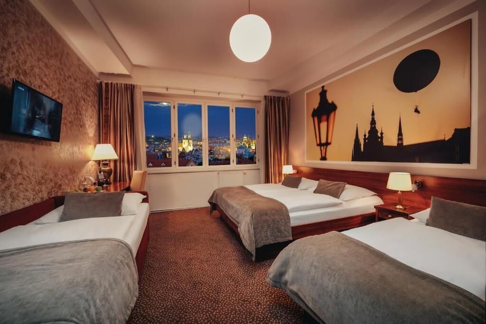 غرفة رباعية بثلاثة أسرّة، Metropolitan Old Town Hotel 6/10
