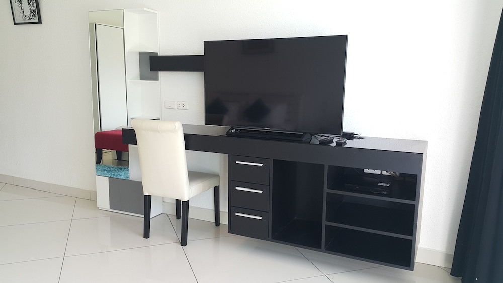 Vtsix Condo Rentals at View Talay 6 Pattaya 57/71