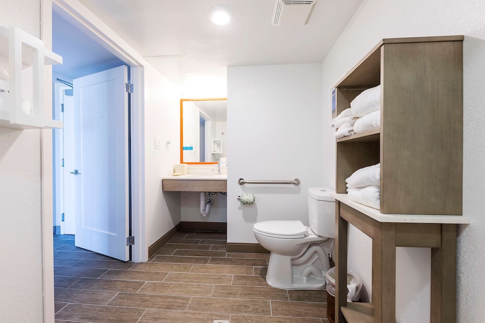 Hampton Inn Virginia Beach-Oceanfront North 26/75