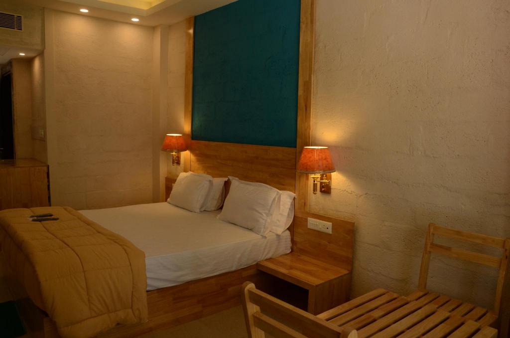 Semi Deluxe, Queen Bed